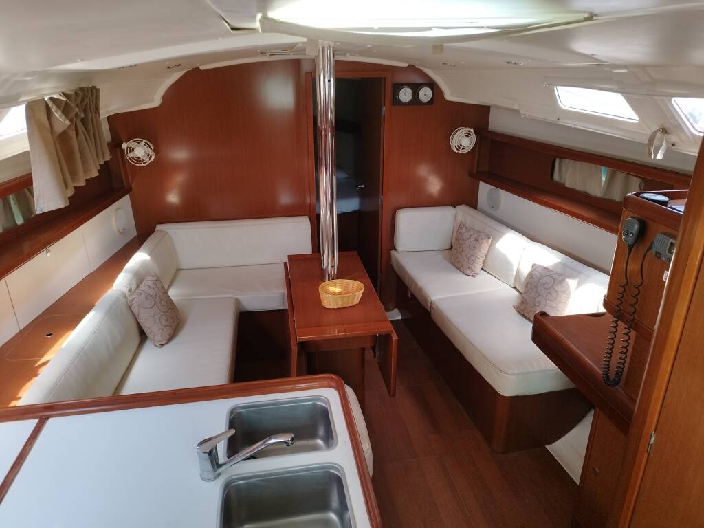 Oceanis 37 MINA "Sails 2025"