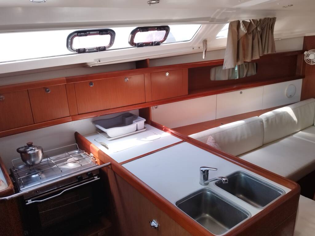 Oceanis 37 MINA "Sails 2025"