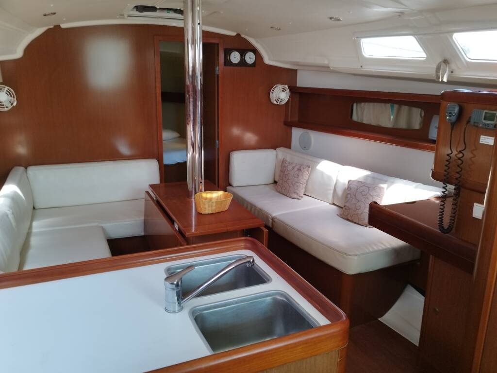 Oceanis 37 MINA "Sails 2025"