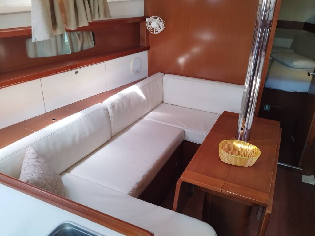 Oceanis 37 MINA "Sails 2025"