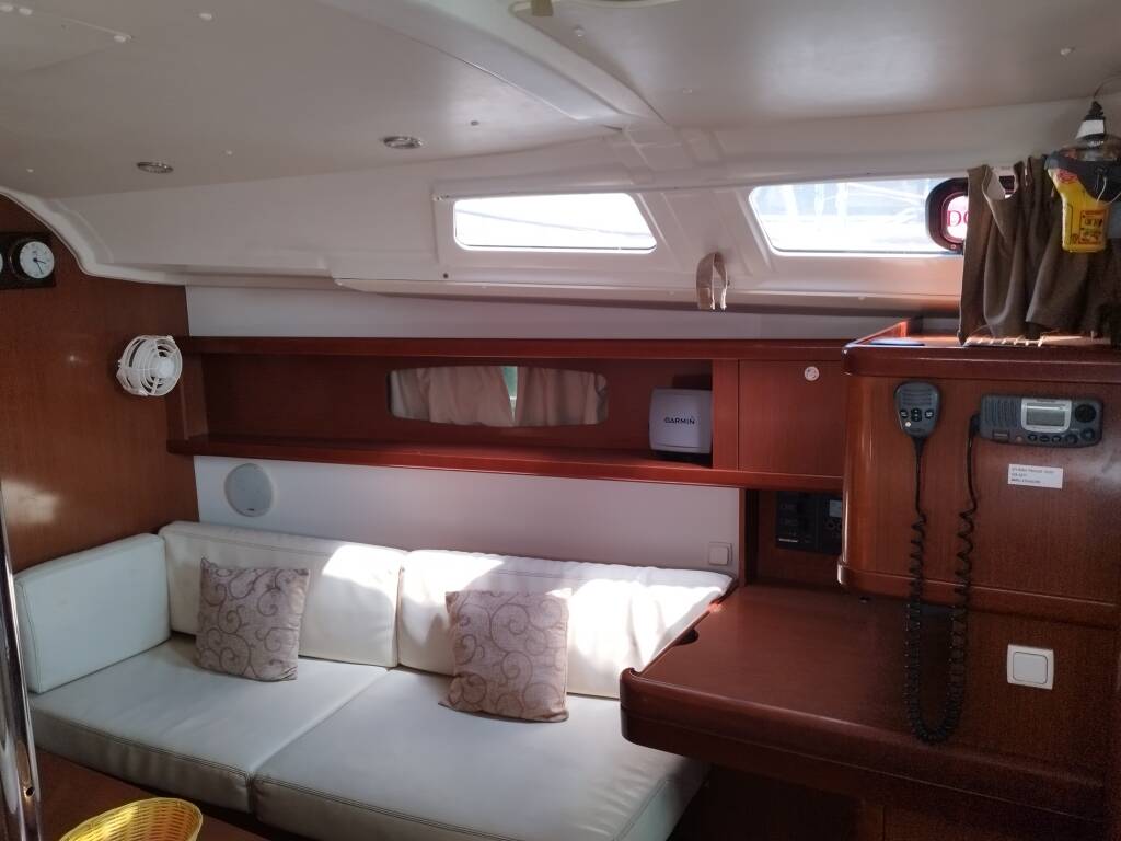 Oceanis 37 MINA "Sails 2025"