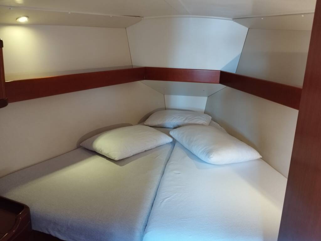 Oceanis 37 MINA "Sails 2025"