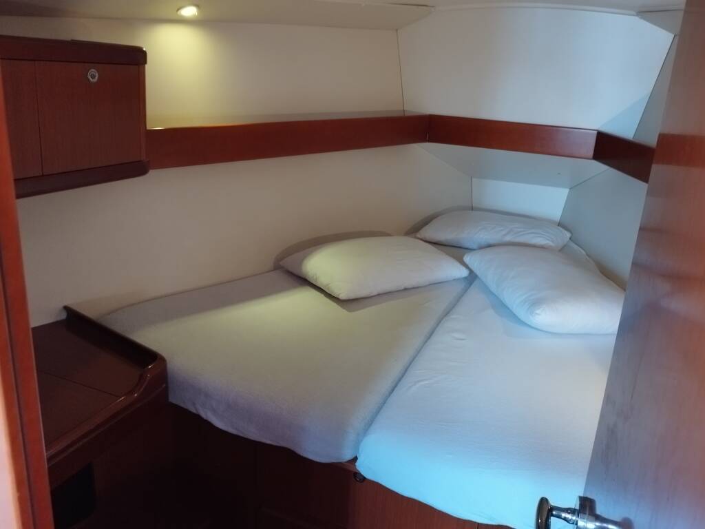 Oceanis 37 MINA "Sails 2025"