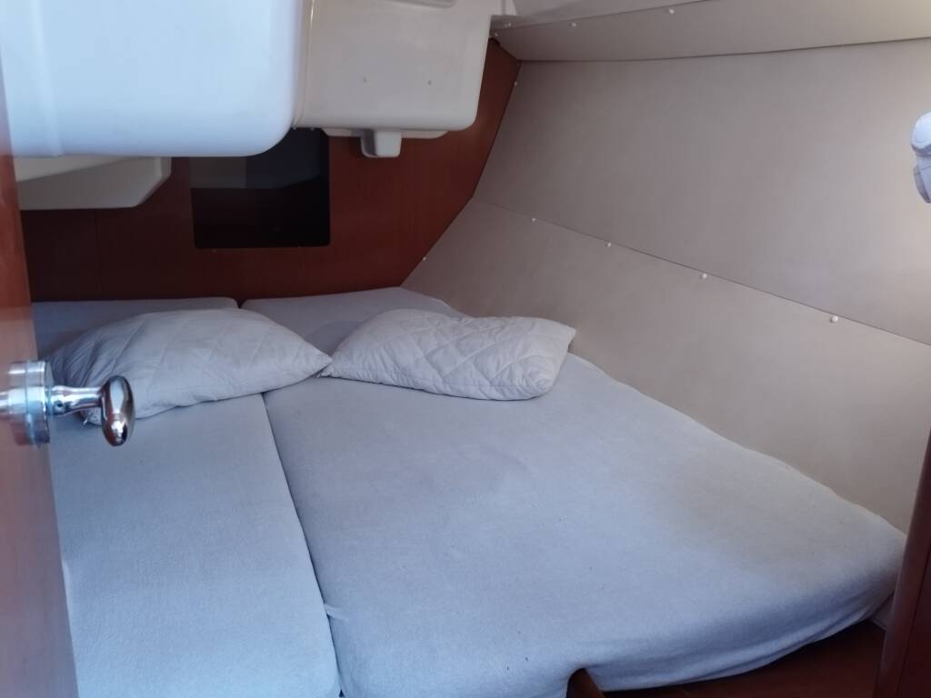 Oceanis 37 MINA "Sails 2025"