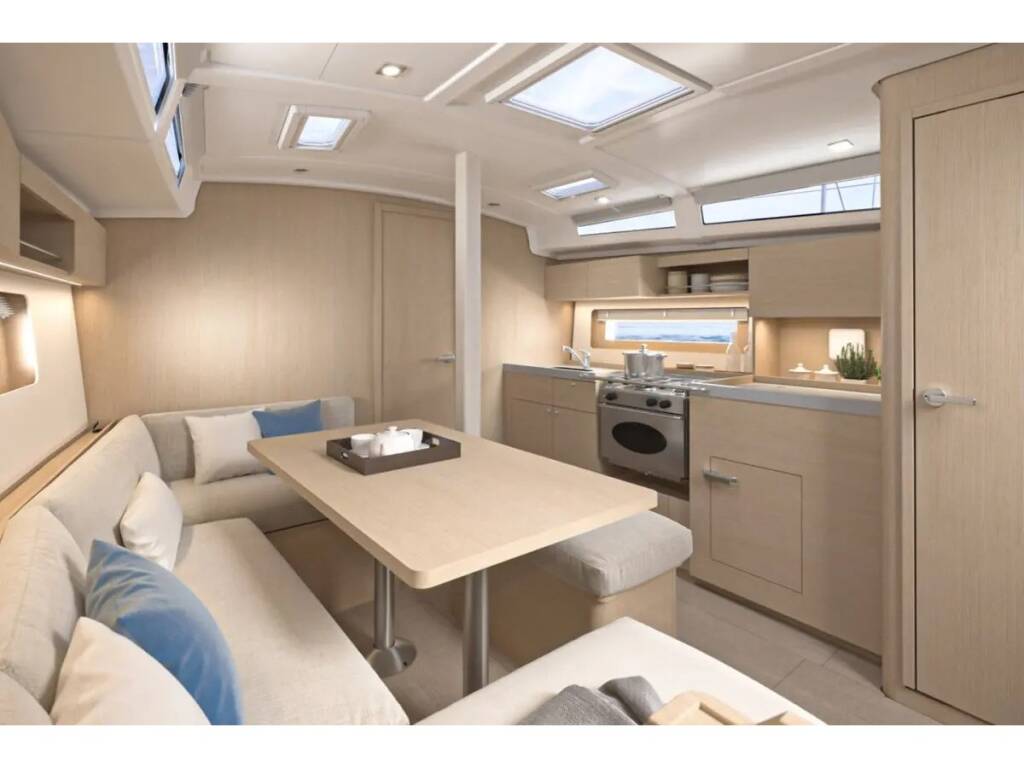 Oceanis 37 Karyatis