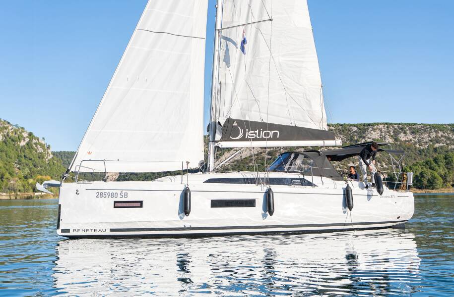 Oceanis 37.1 First Dream