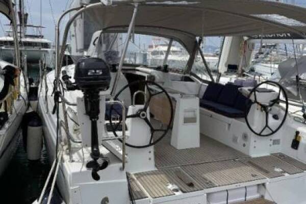 Oceanis 37.1 • Karyatis