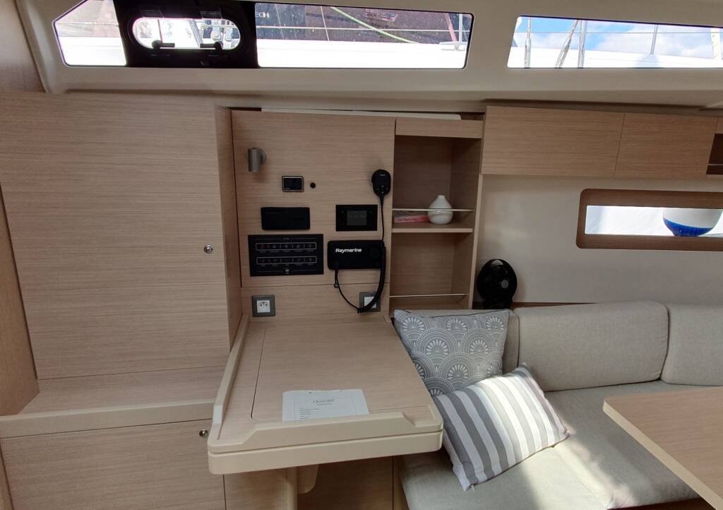 Oceanis 37.1 BREEZE