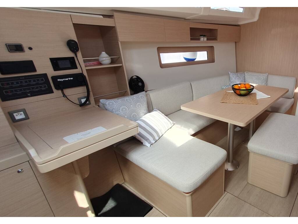 Oceanis 37.1 BREEZE