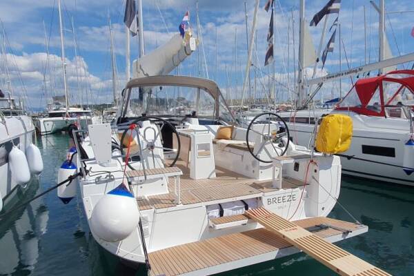 Oceanis 37.1 • Breeze