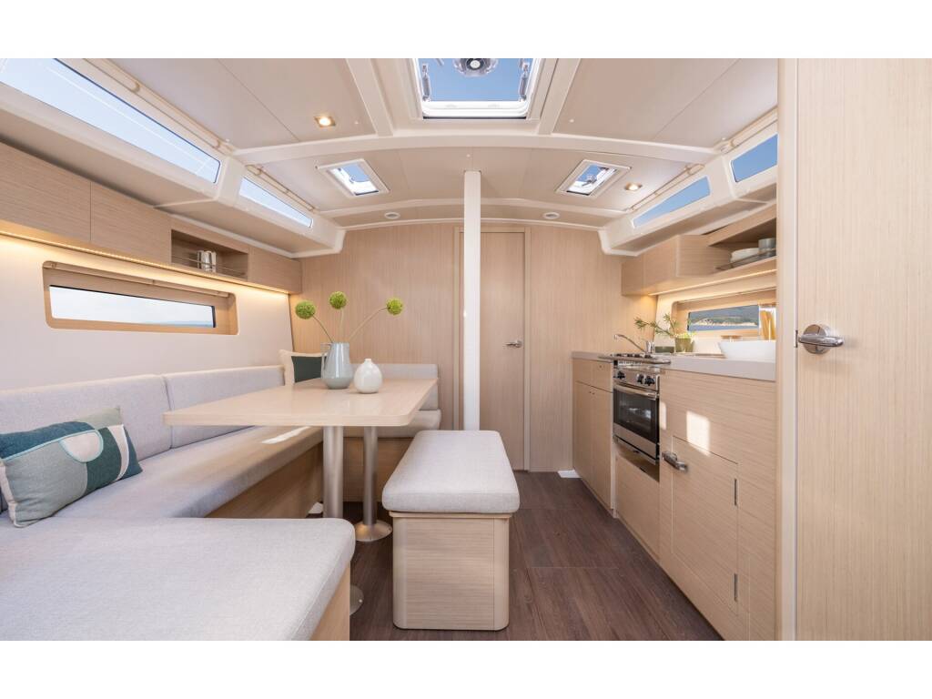 Oceanis 37.1 AVRA