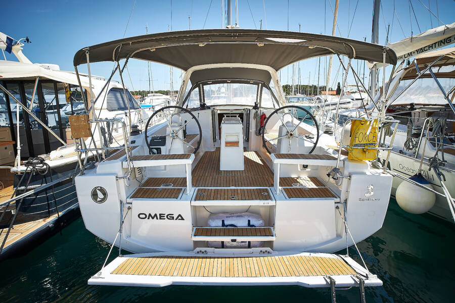 Oceanis 38 • Omega