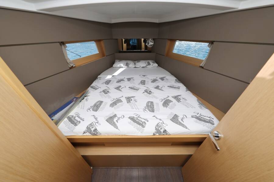 Oceanis 38.1 Reya