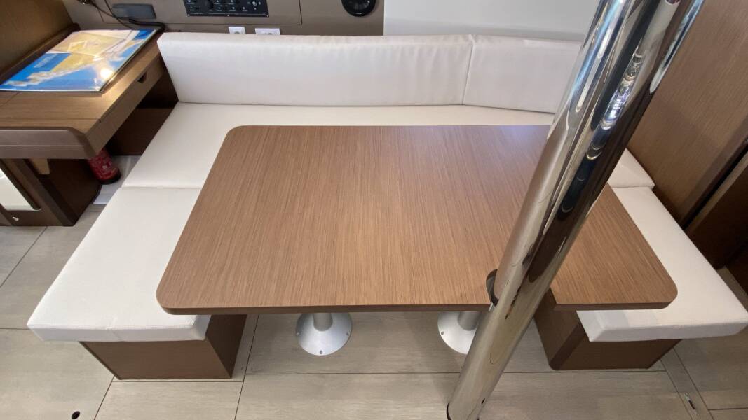 Oceanis 38.1 Maja