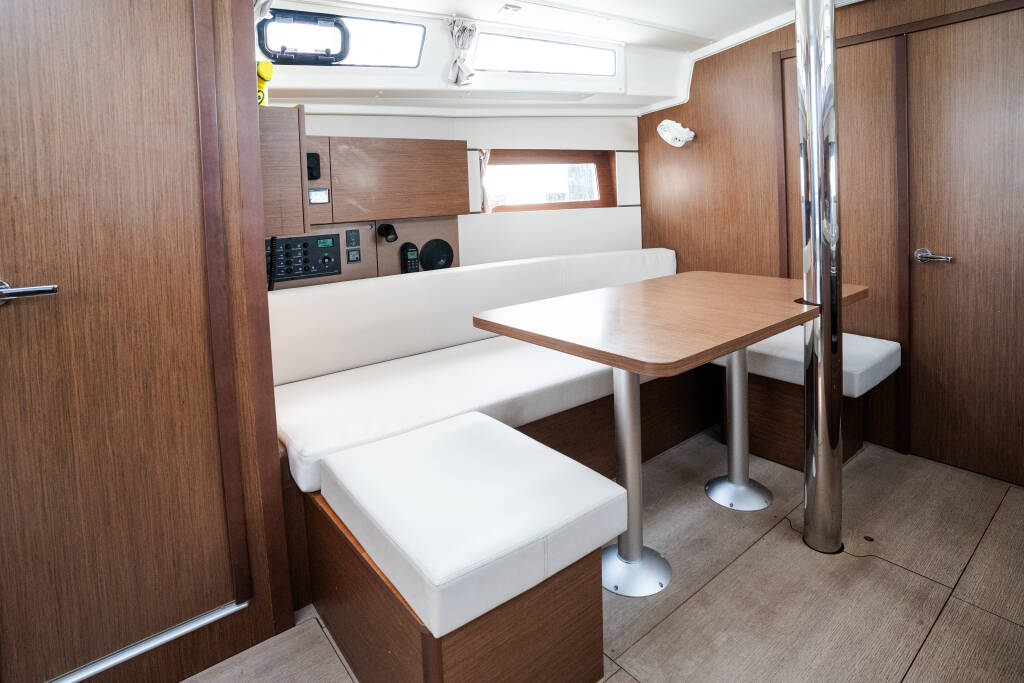 Oceanis 38.1 Meli - Comfort line