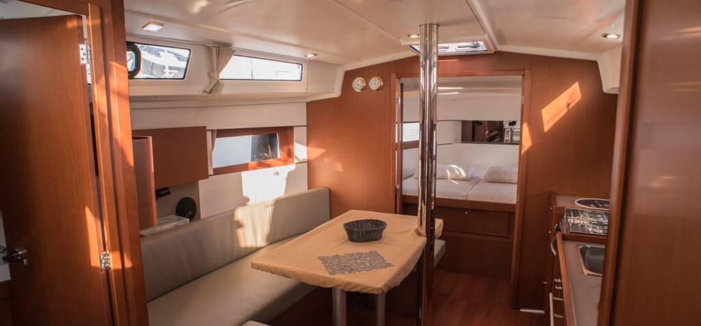 Oceanis 38.1 SIRINA "Sails 2025"