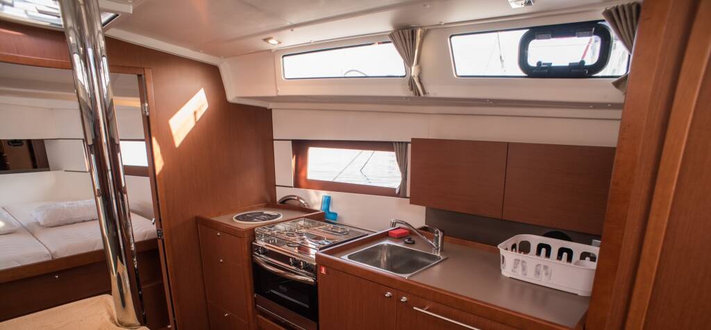 Oceanis 38.1 SIRINA "Sails 2025"