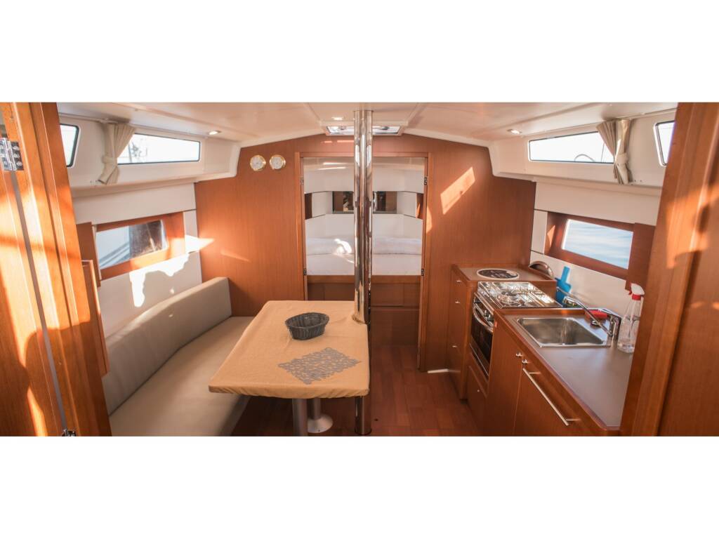 Oceanis 38.1 SIRINA "Sails 2025"
