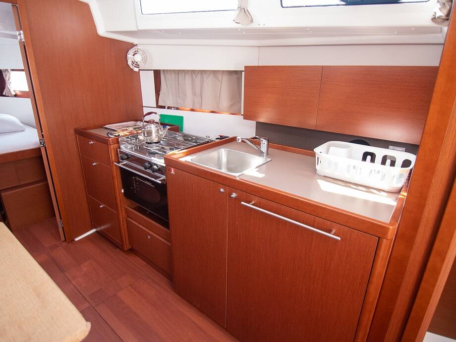Oceanis 38.1 MARISA "Sails 2025"