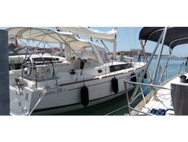 Oceanis 38.1 • Follia