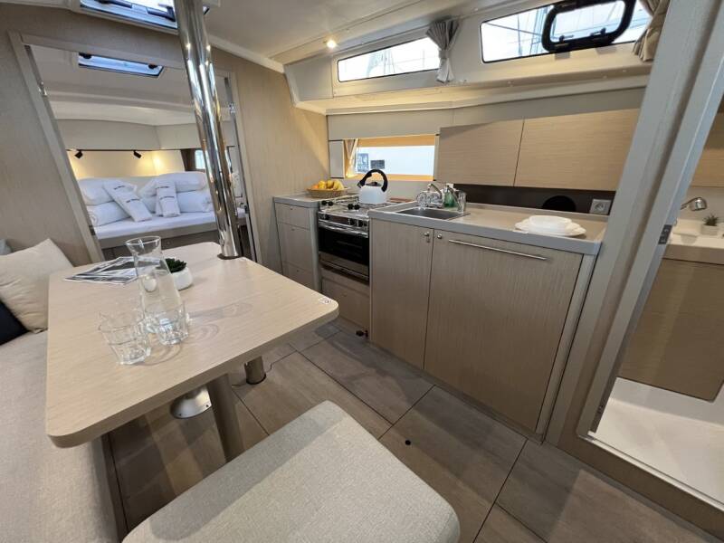 Oceanis 38.1 Jana