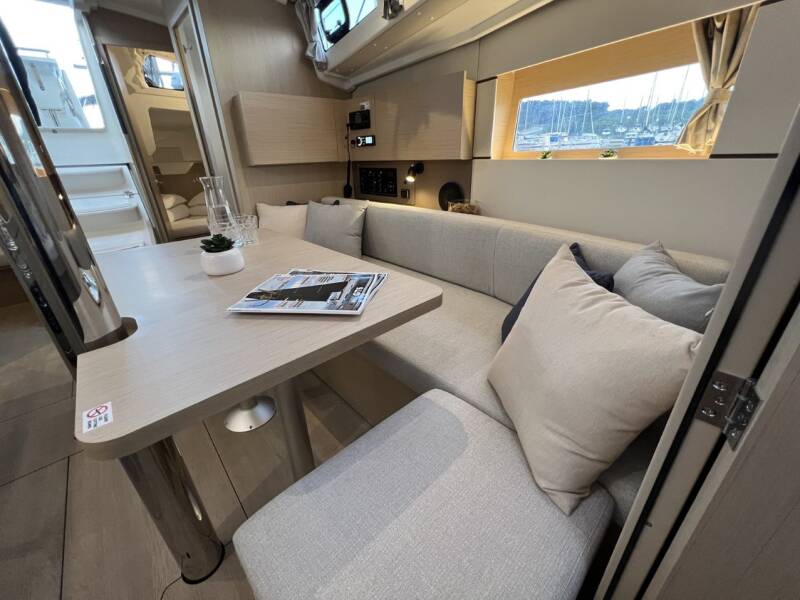Oceanis 38.1 Jana