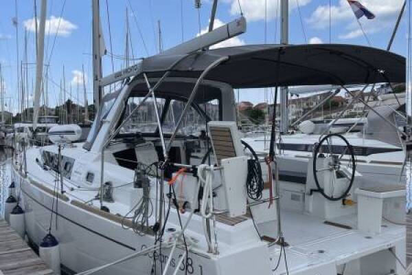 Oceanis 38.1 • Cocco