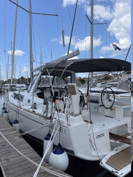Oceanis 38.1 • Cocco