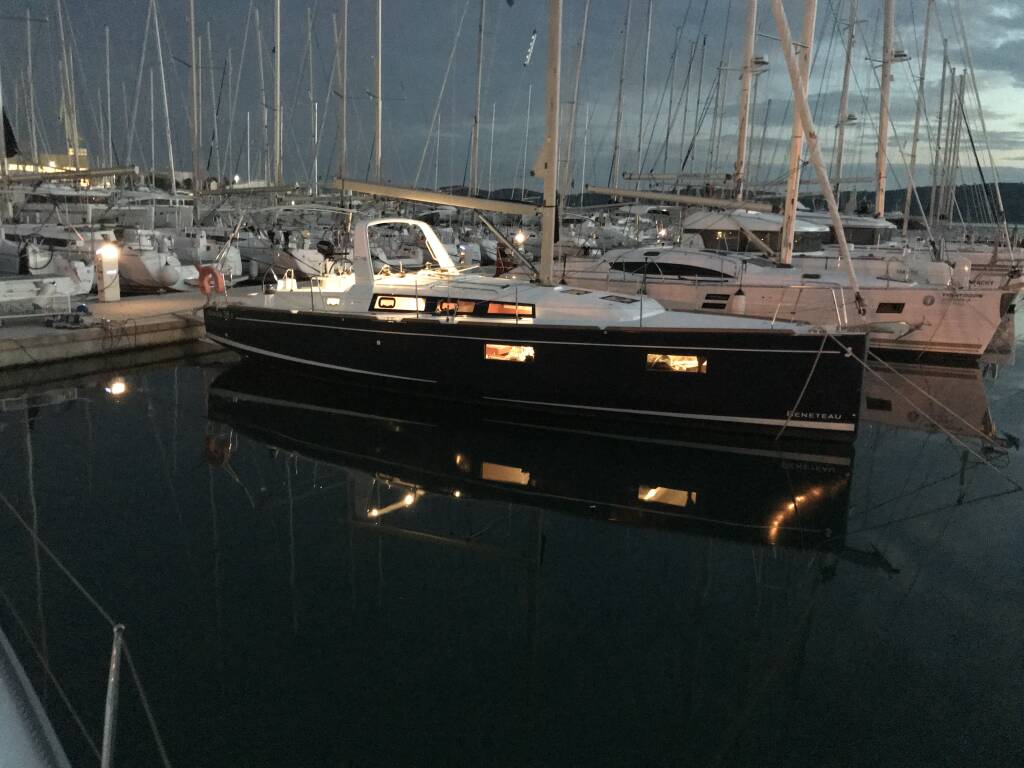 Oceanis 38.1 • Baby Dory