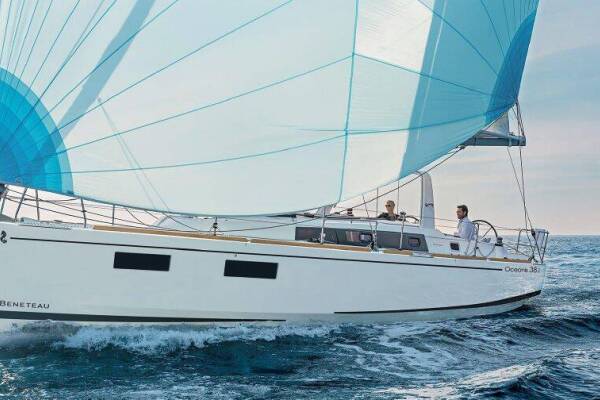Oceanis 38.1 • Philyra