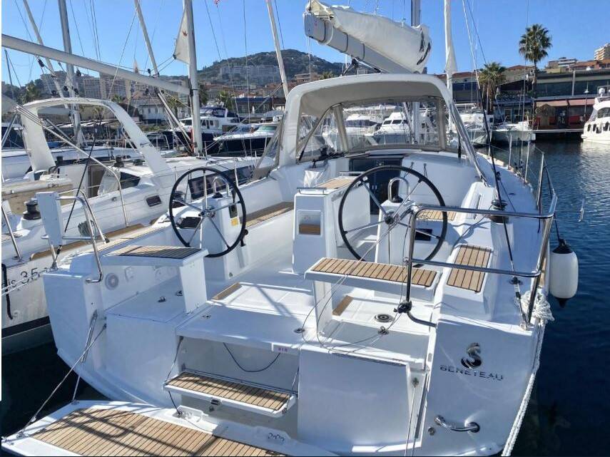 Oceanis 38.1 • Maximus
