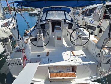 Oceanis 38.1 • Pura Vida