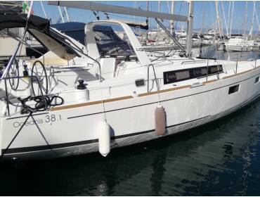 Oceanis 38.1 Chica