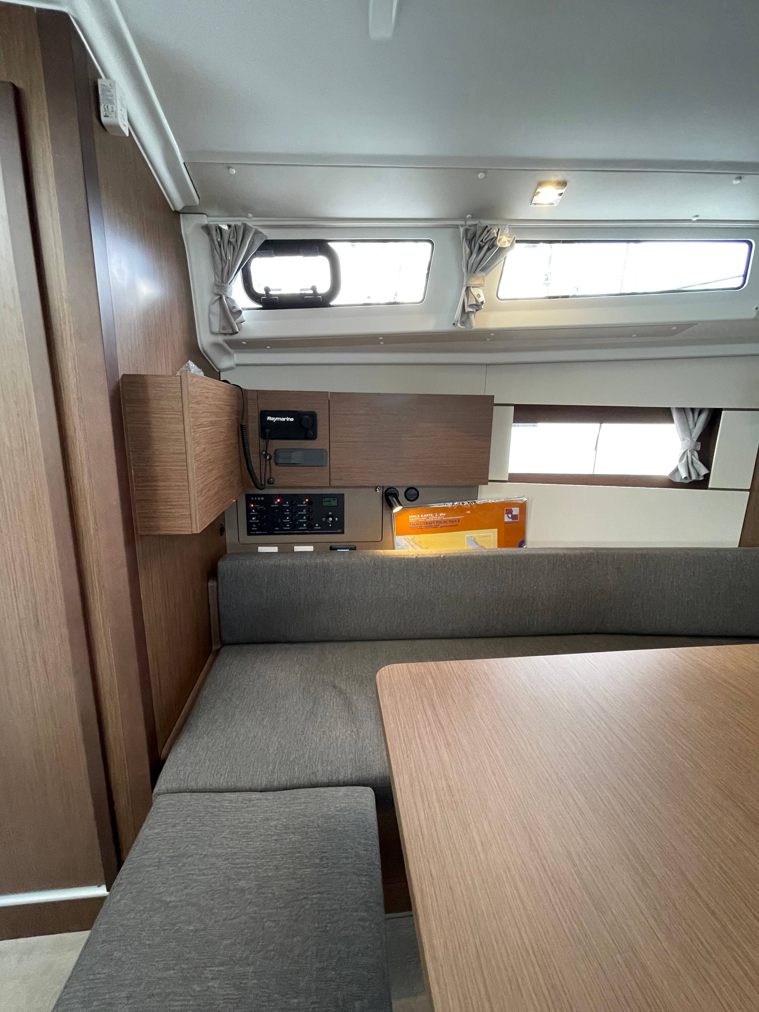 Oceanis 38.1 Cocco