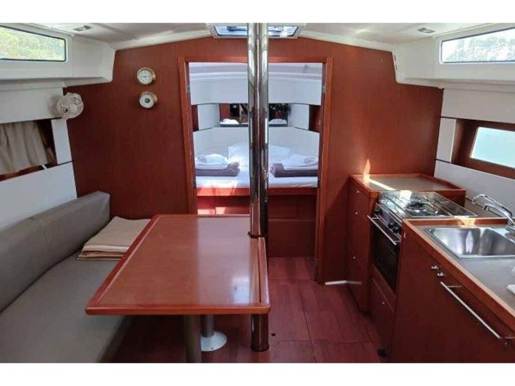Oceanis 38.1 
