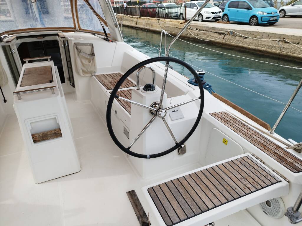 Oceanis 38.1 