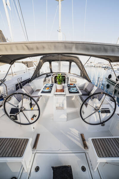 Oceanis 38.1 • Rania