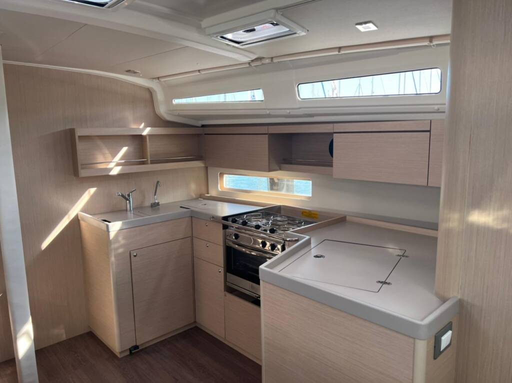 Oceanis 40.1 Saiph  (Electric Heads, Inverter)