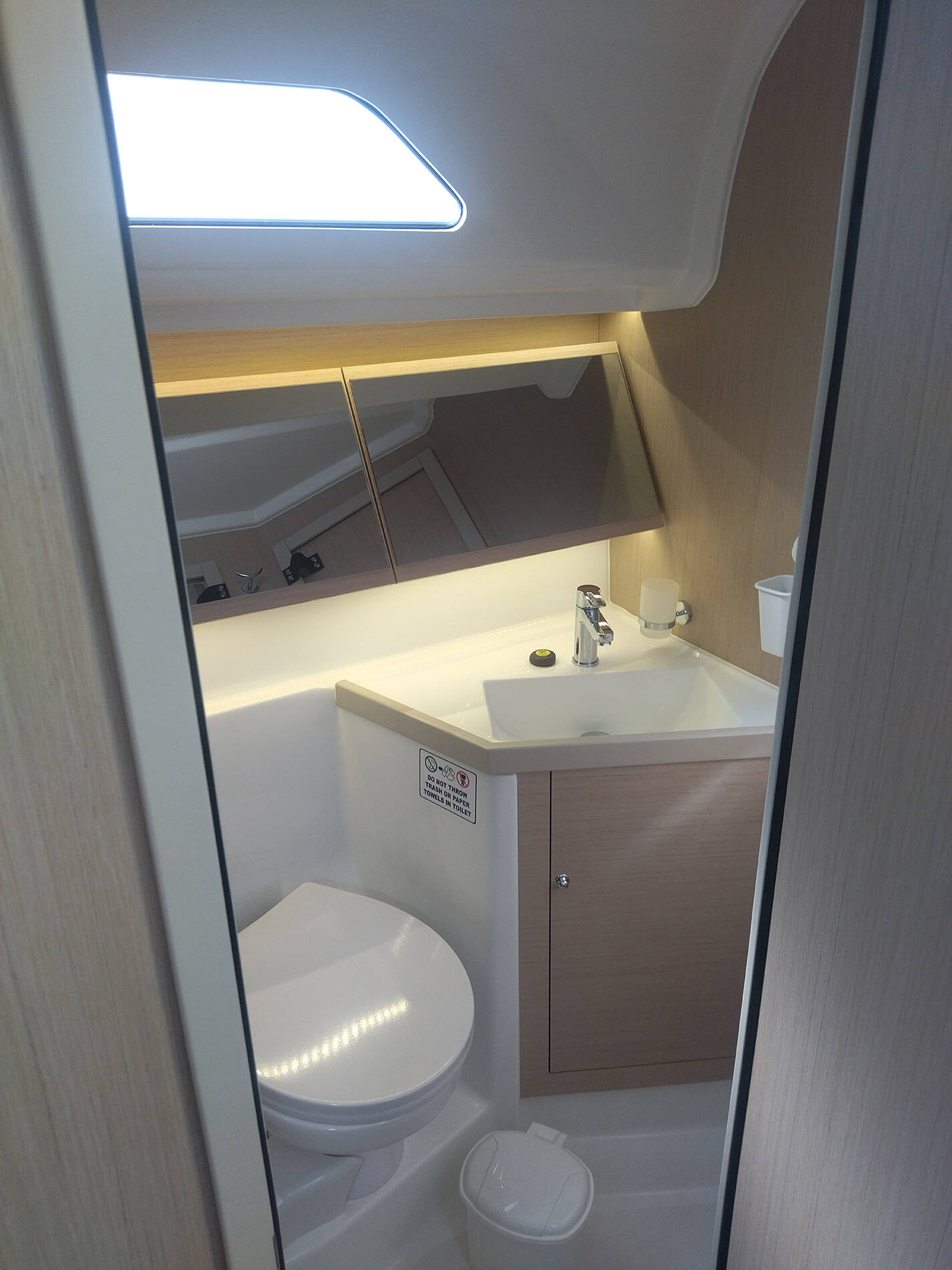Oceanis 40.1  MAGNUM (Premium Specs: air condition, Electric WC, Inverter, Underwater lights)