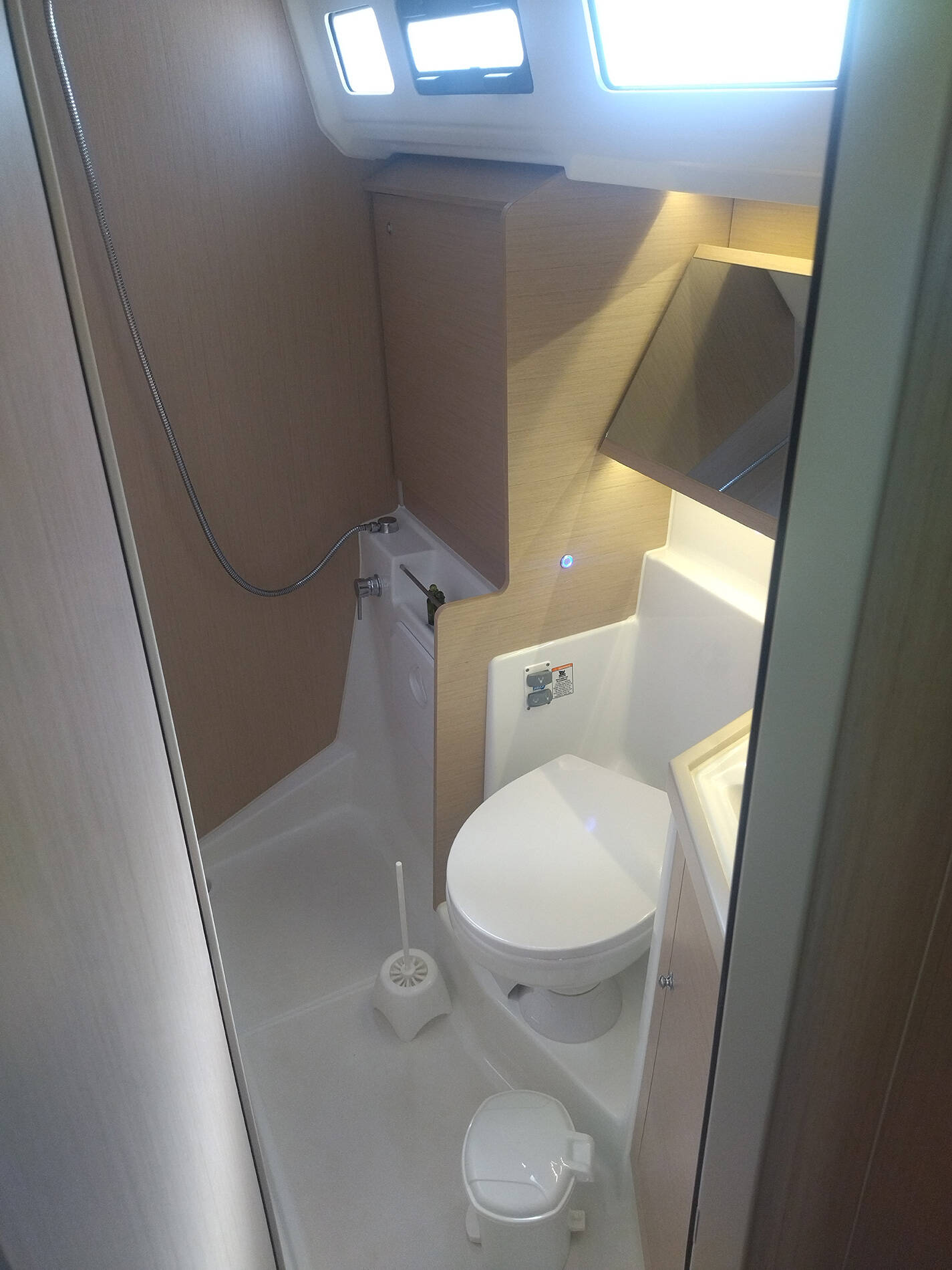 Oceanis 40.1  MAGNUM (Premium Specs: air condition, Electric WC, Inverter, Underwater lights)