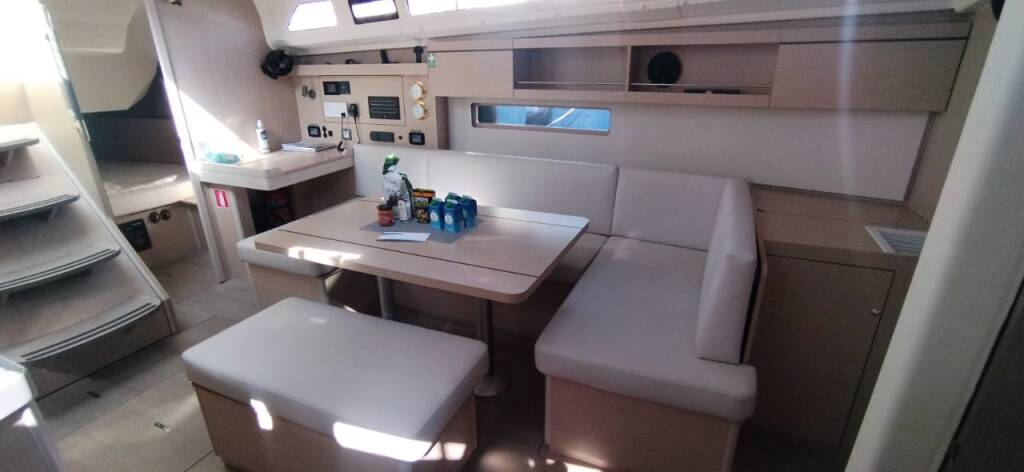 Oceanis 40.1  FERRARI (Premium Specs: air condition, pearl grey hull Electric WC, Inverter, Underwater lights)