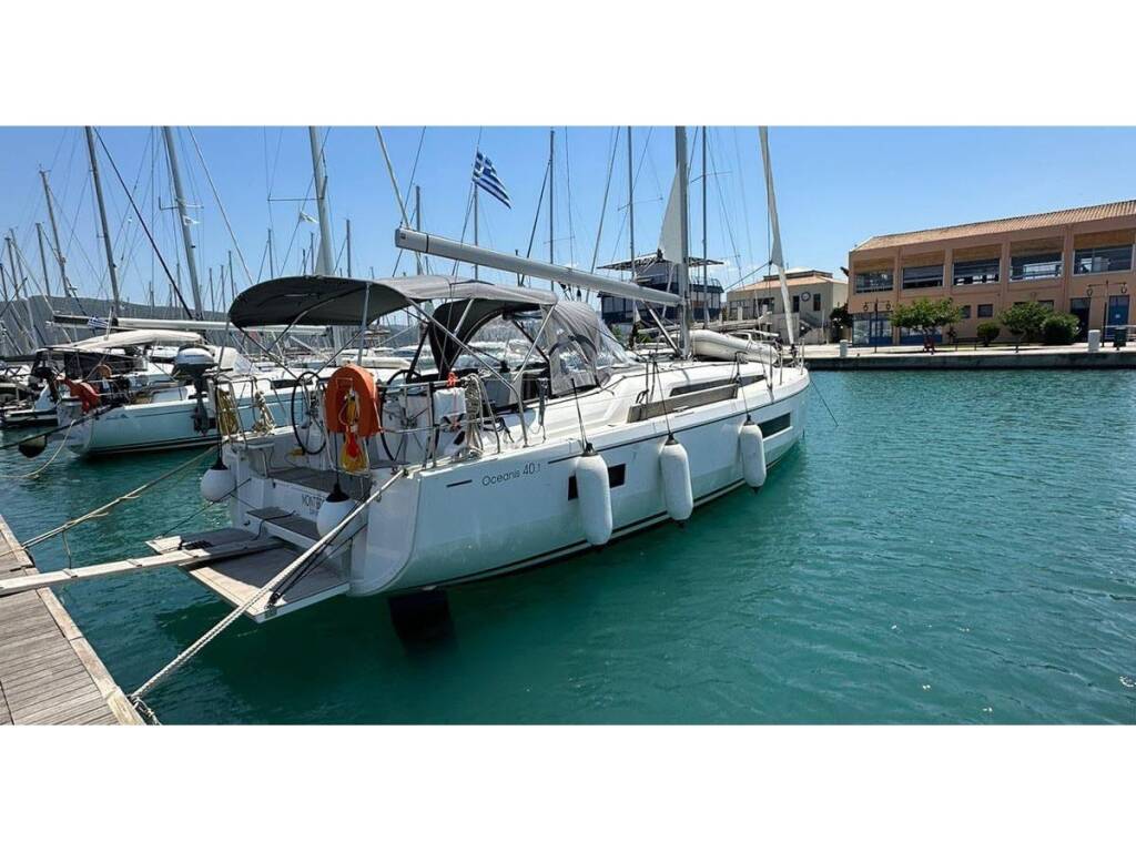 Oceanis 40.1 MONTEREY (bowthruster,inox gangway, solar panels, inverter, teak cockpit)