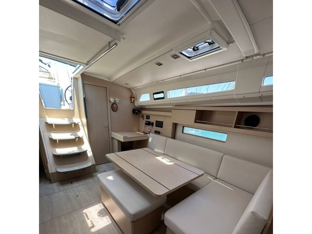 Oceanis 40.1  MONTEREY (bowthruster,inox gangway, solar panels, inverter, teak cockpit)