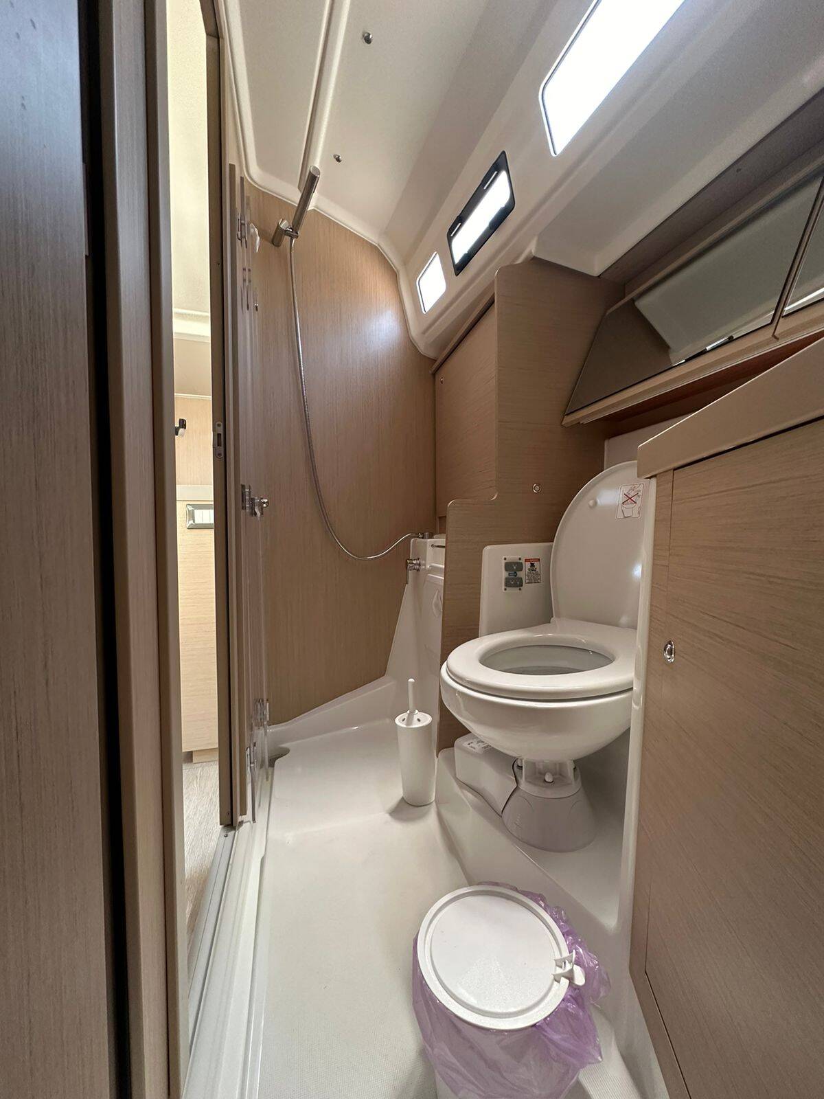 Oceanis 40.1  MONTEREY (bowthruster,inox gangway, solar panels, inverter, teak cockpit)