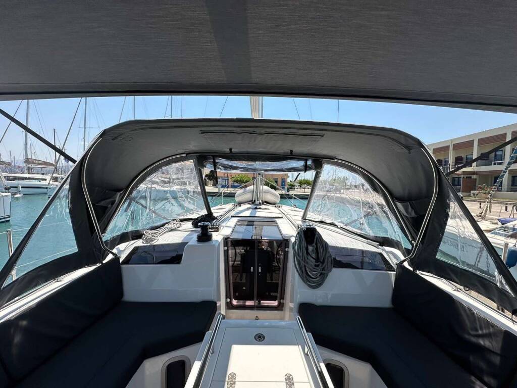 Oceanis 40.1  MONTEREY (bowthruster,inox gangway, solar panels, inverter, teak cockpit)