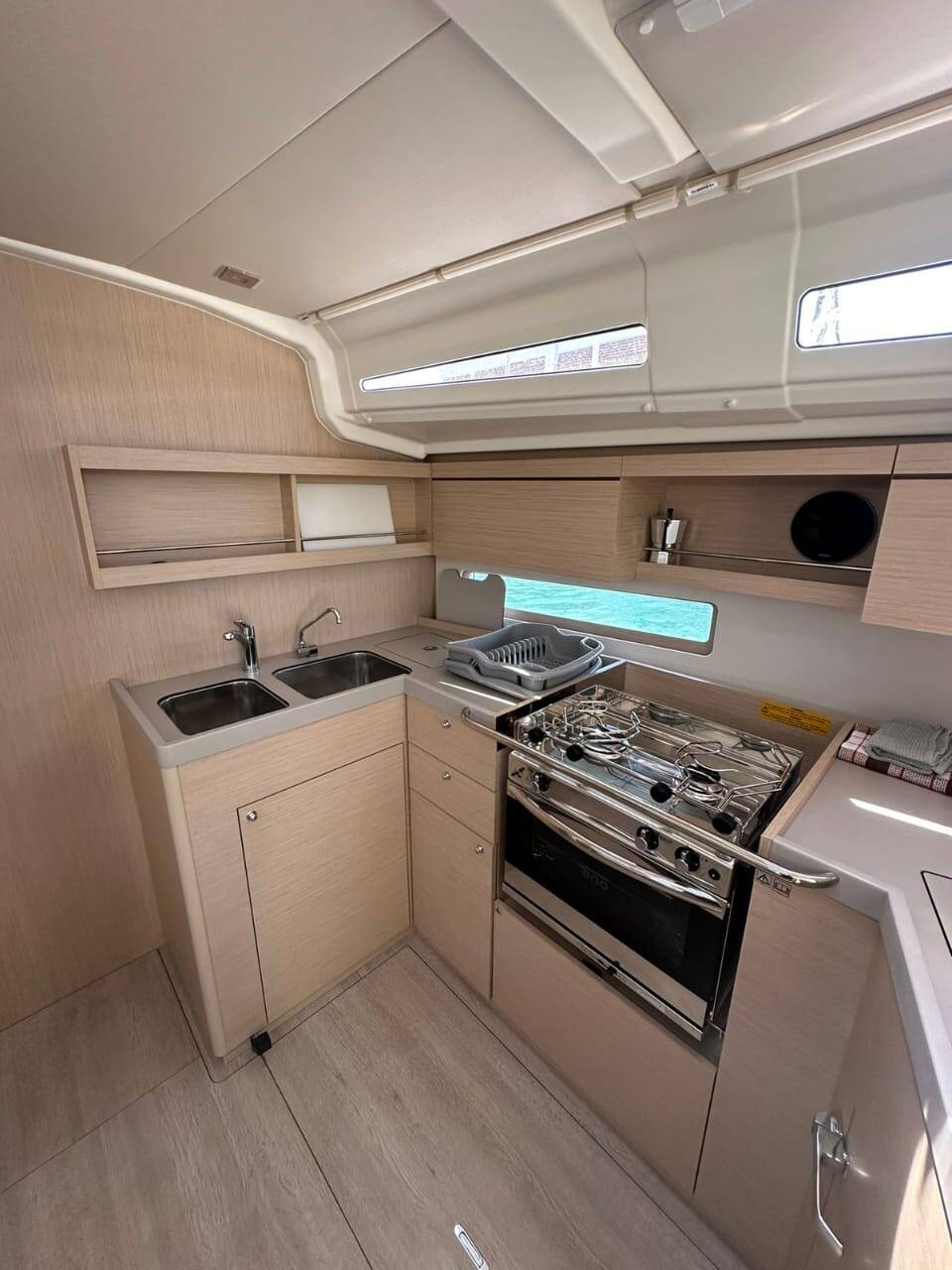Oceanis 40.1  MONTEREY (bowthruster,inox gangway, solar panels, inverter, teak cockpit)