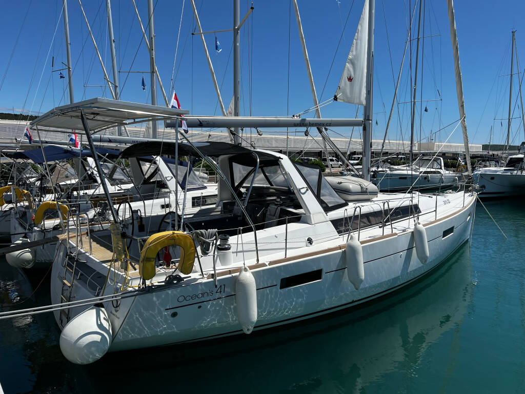 Oceanis 41 Slunicko