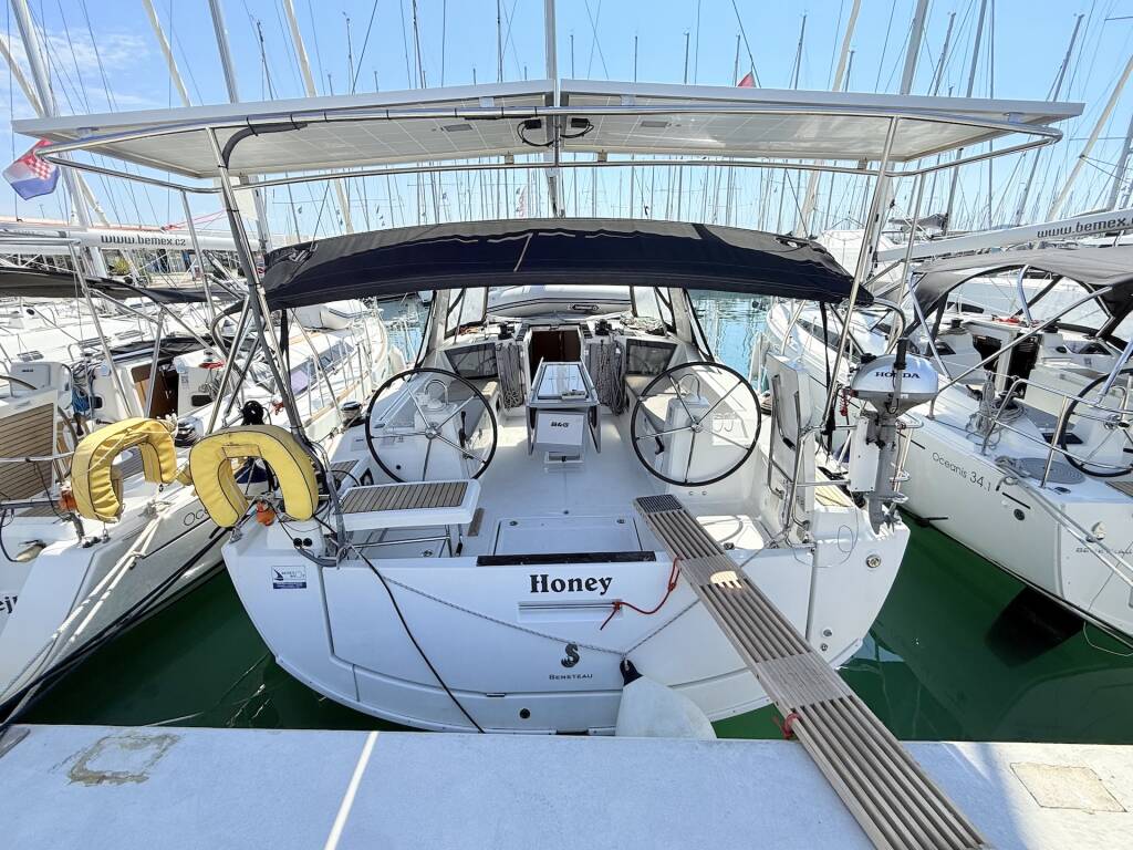 Oceanis 41.1 Honey