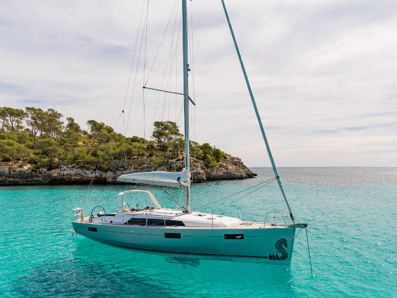 Oceanis 41.1 • Black Lion