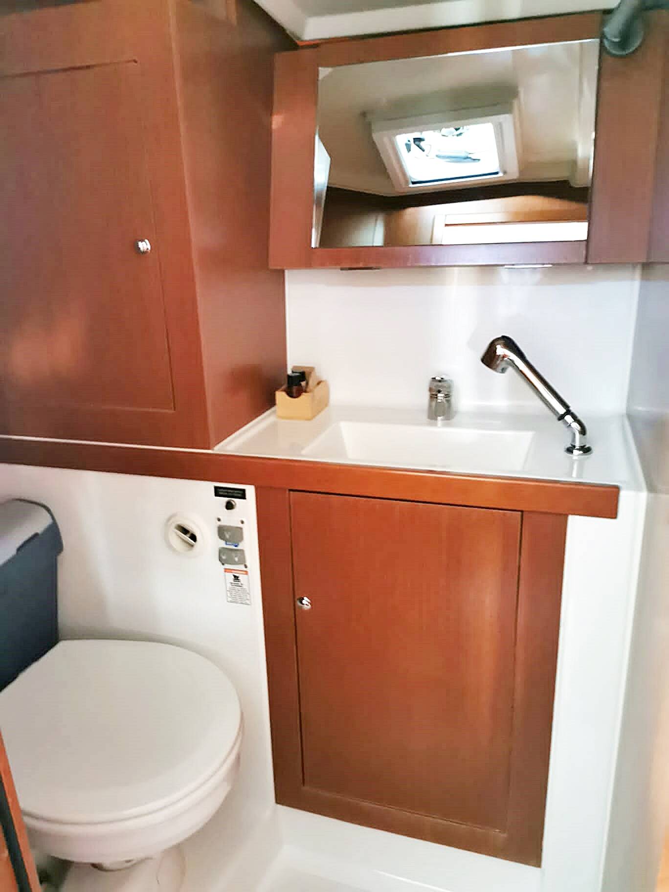 Oceanis 41.1 Office 2